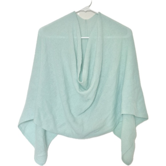 100% Cashmere Mint Green Women's Poncho - Picture 2 of 4